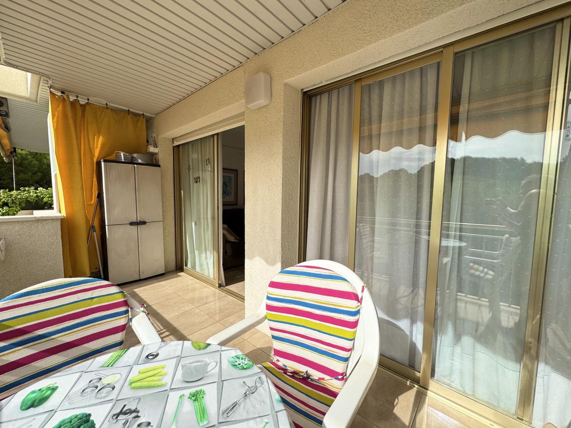 Apartsalou Penedes Екстер'єр фото